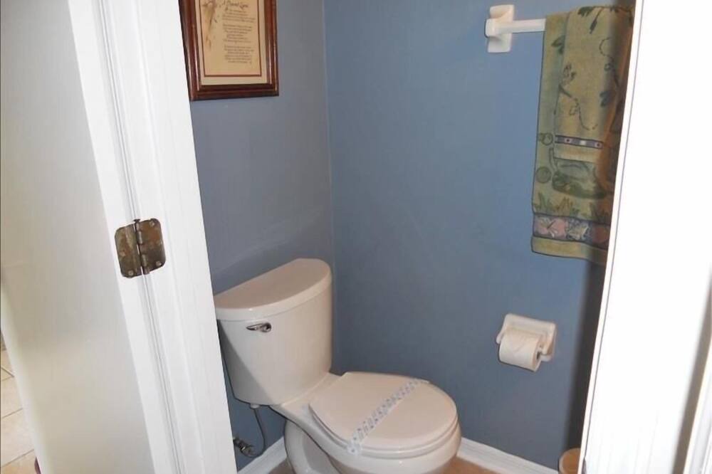Photo of Bathroom in Lindfields