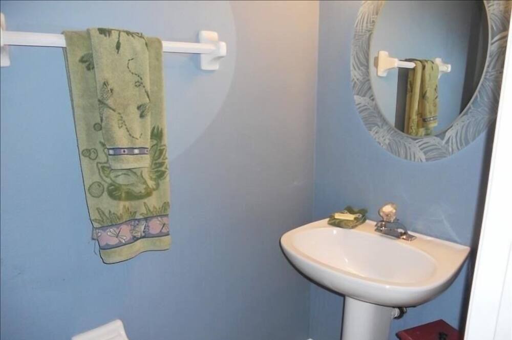 Photo of Bathroom in Lindfields