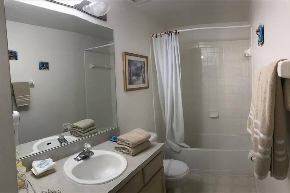 Photo of Bathroom in Thousand Oaks