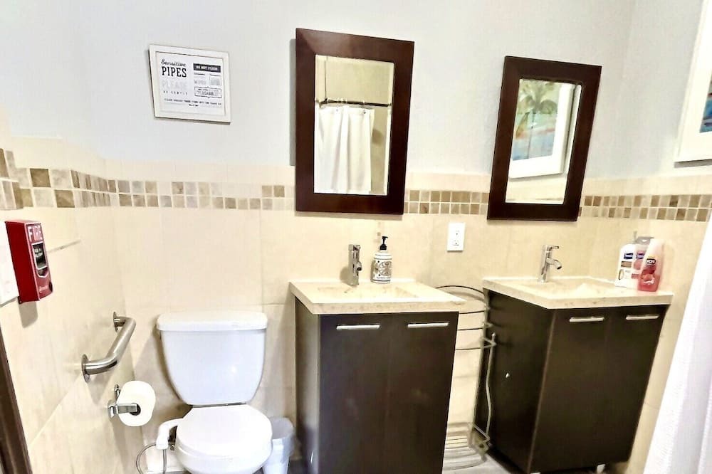 Photo of Bathroom in Coral Ridge