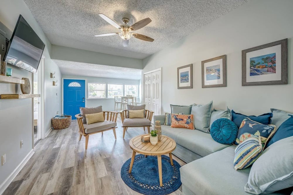 Photo of Livingroom in Jacksonville Beach