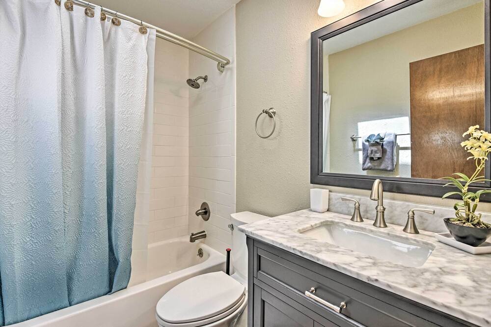 Photo of Bathroom in Hidden Lake