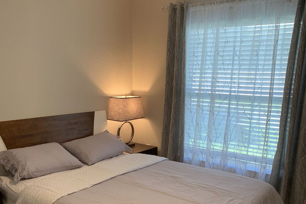 Photo of Bedroom in Venice Gardens