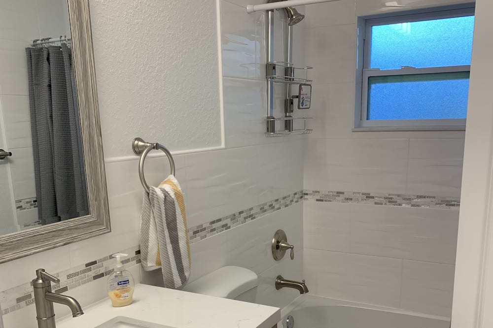 Photo of Bathroom in Venice Gardens