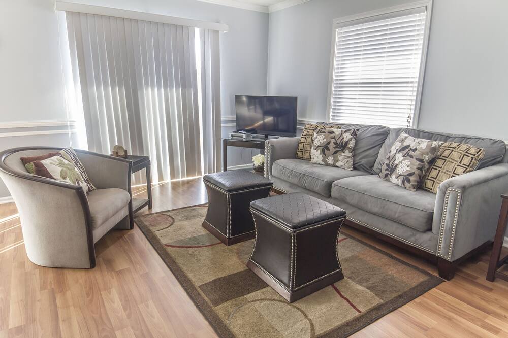Photo of Livingroom in Surfcrest Village