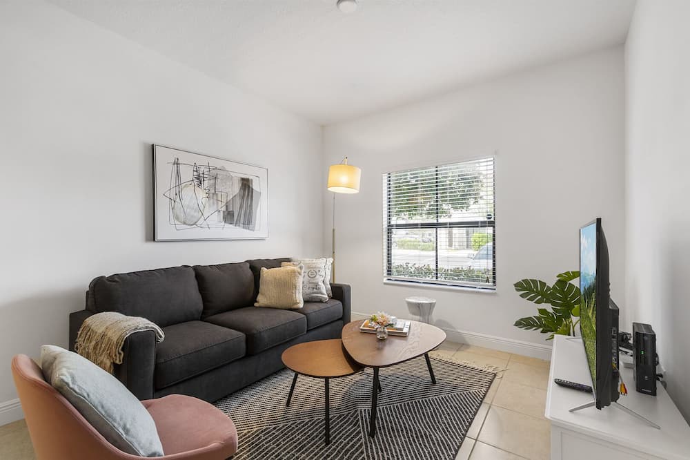 Photo of Bedroom in Davie
