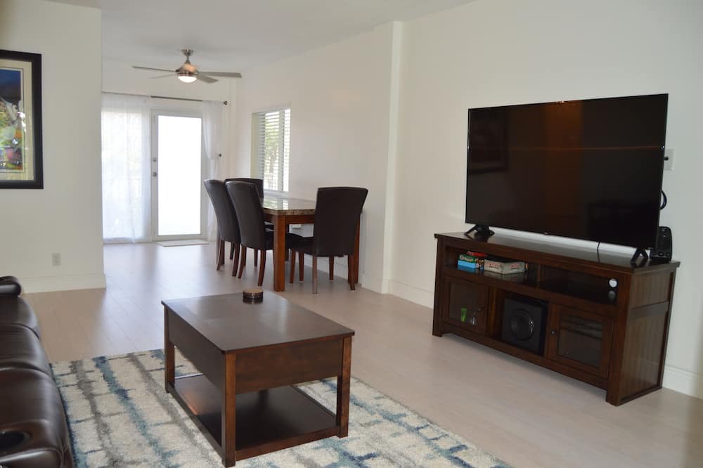 Photo of Livingroom in Ocean Ridge