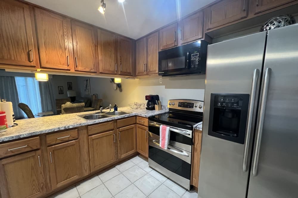 Photo of Kitchen in Bearss Plaza