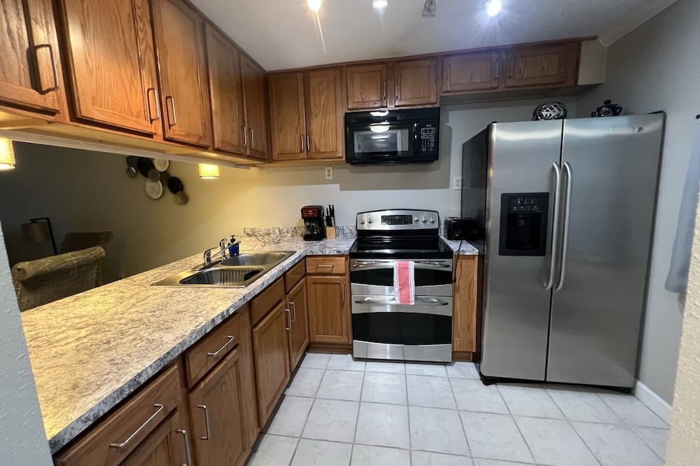 Photo of Kitchen in Bearss Plaza