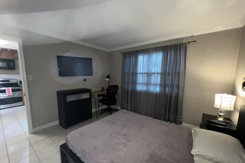 Photo of Bedroom in Bearss Plaza