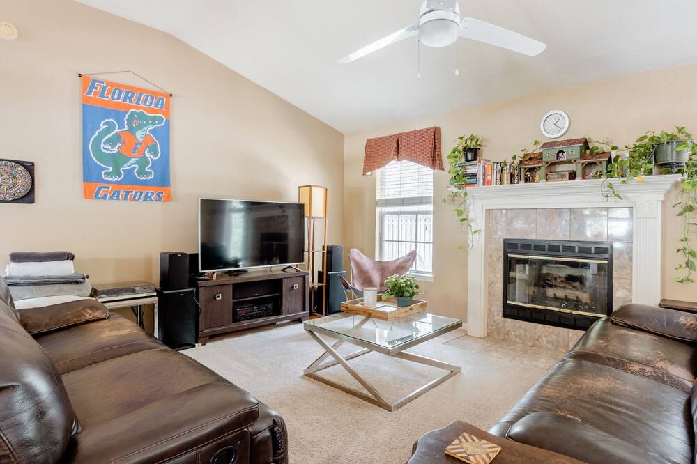 Photo of Livingroom in Gainesville