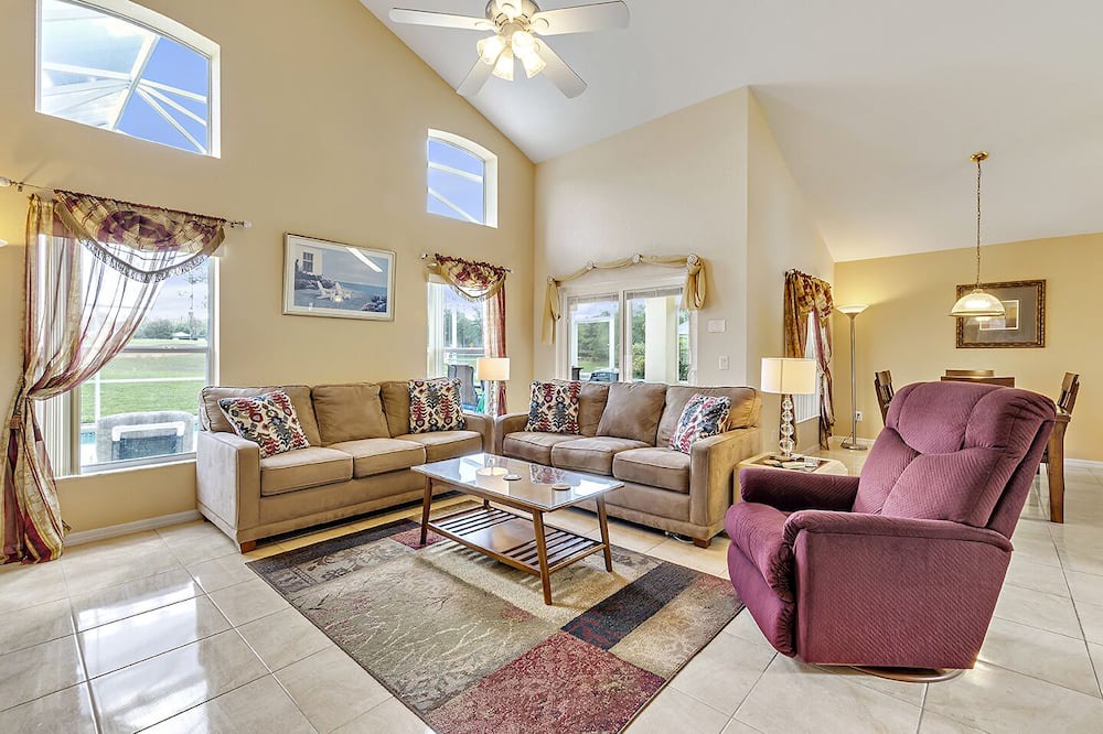 Photo of Livingroom in Highlands Reserve