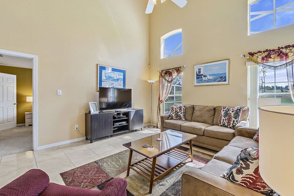 Photo of Livingroom in Highlands Reserve