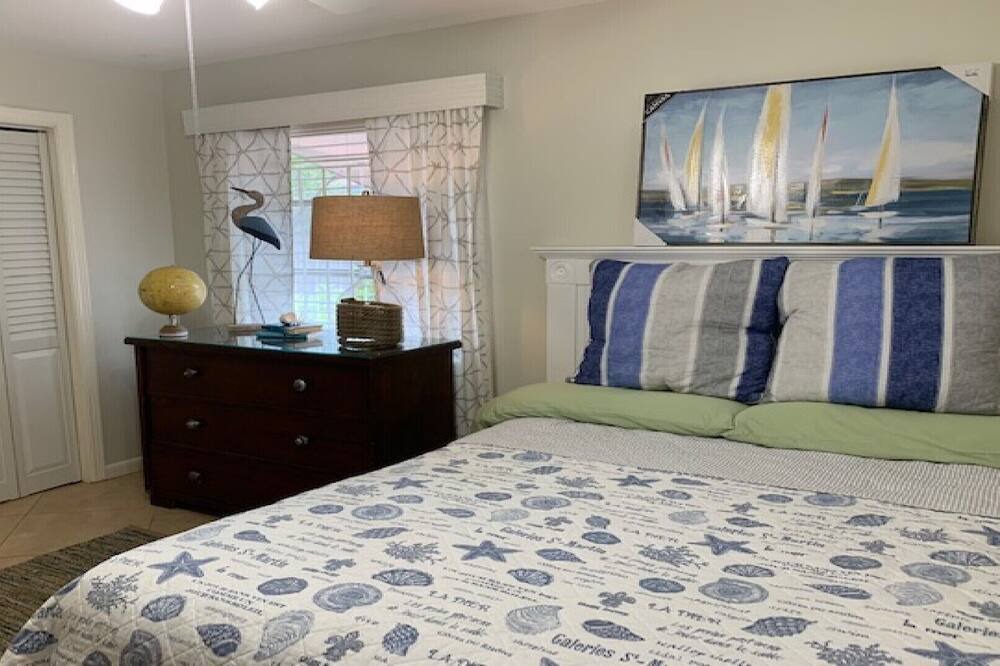 Photo of Bedroom in Riviera Beach