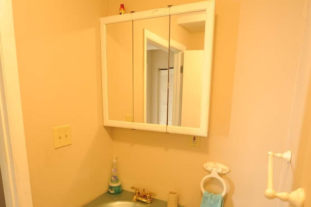 Photo of Bathroom in Suwannee