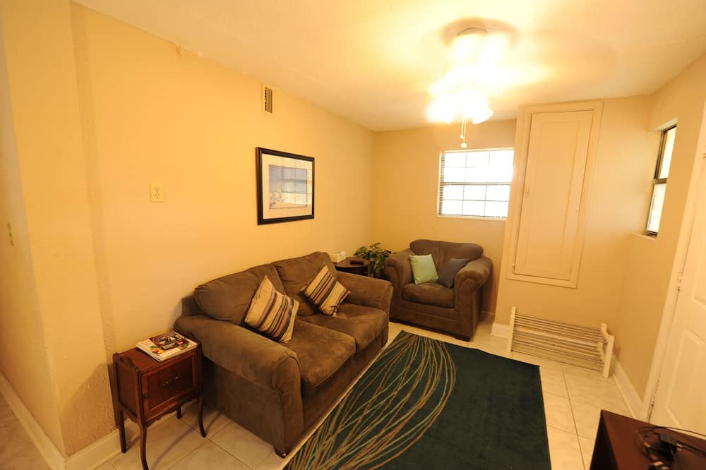 Photo of Livingroom in Suwannee