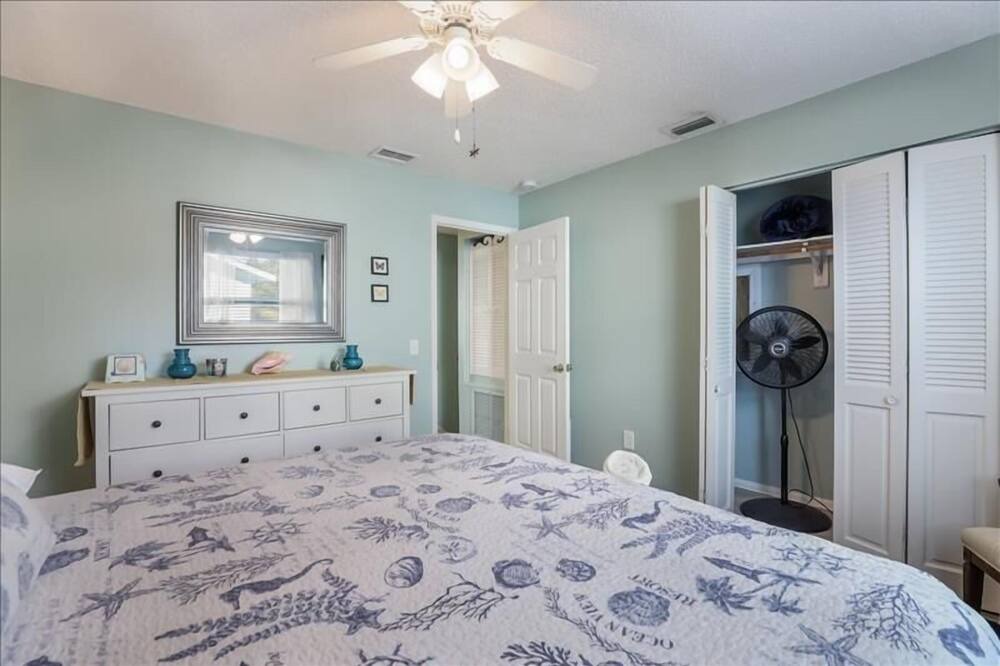 Photo of Bedroom in Holmes Beach