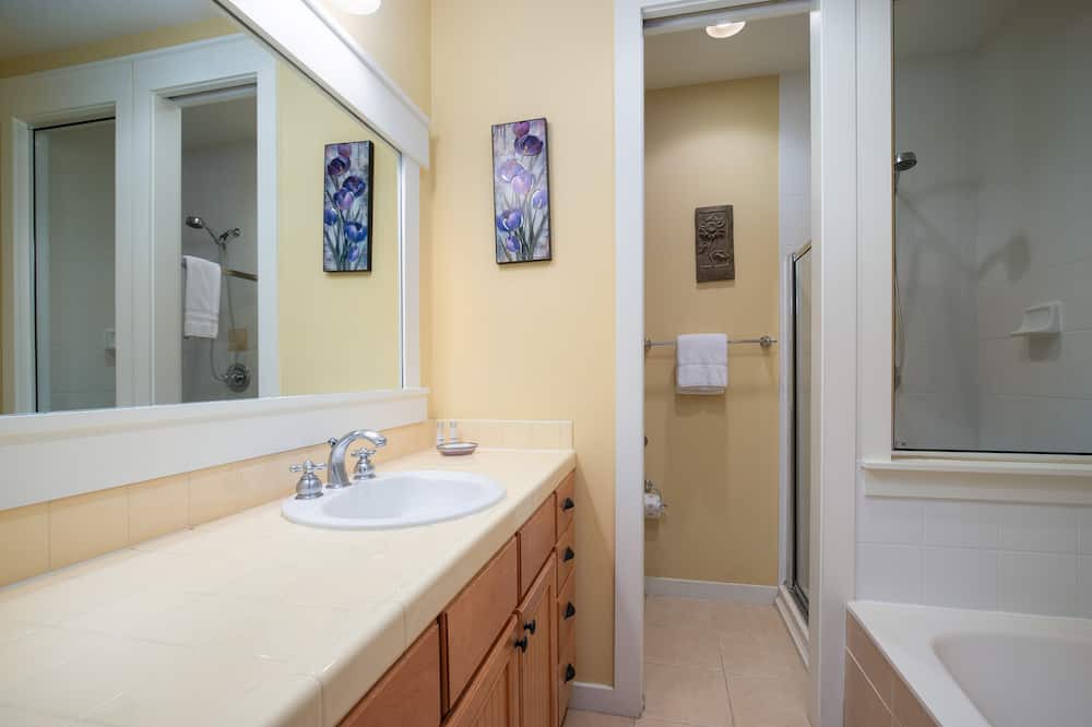 Photo of Bathroom in Laurel Grove