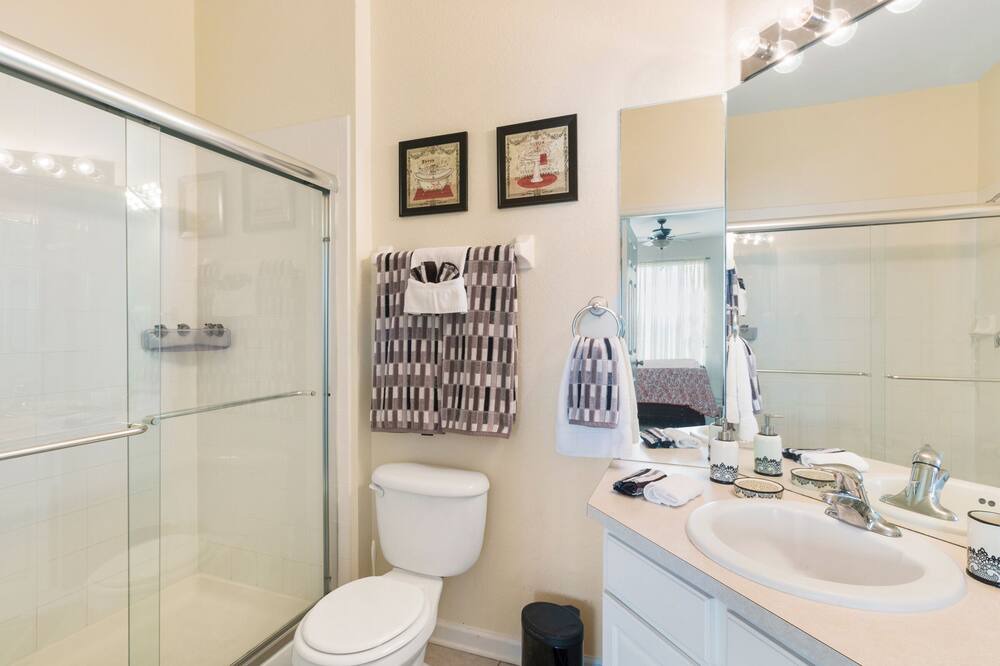 Photo of Bathroom in Crestwynd Bay