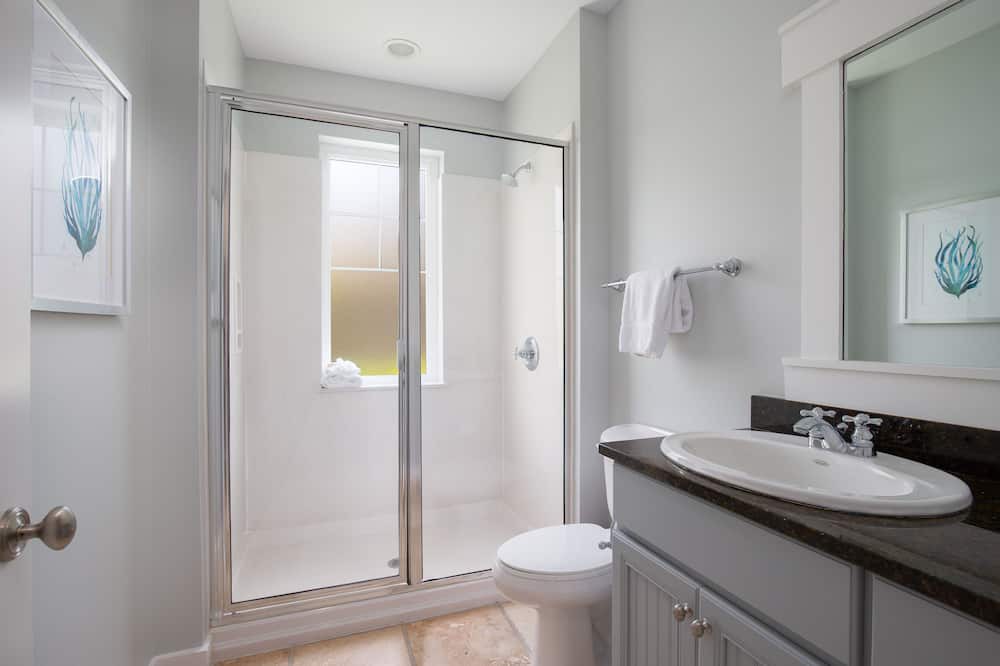 Photo of Bathroom in Laurel Grove