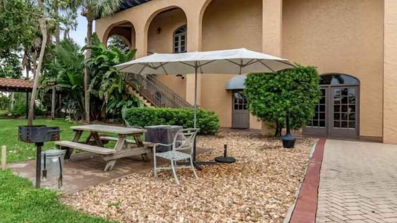 Photo of Outdoor in Naples