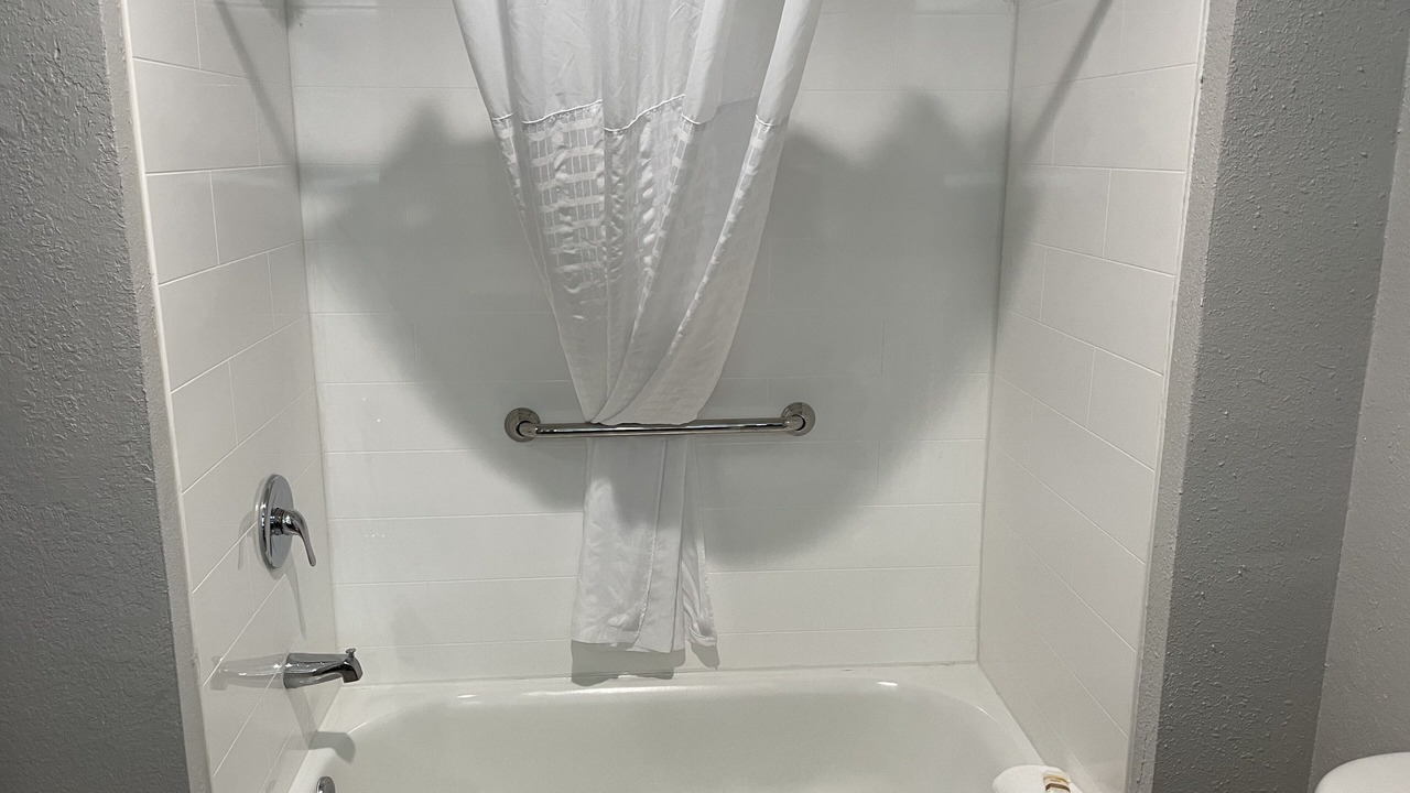 Photo of Bathroom in Pinecrest West Park