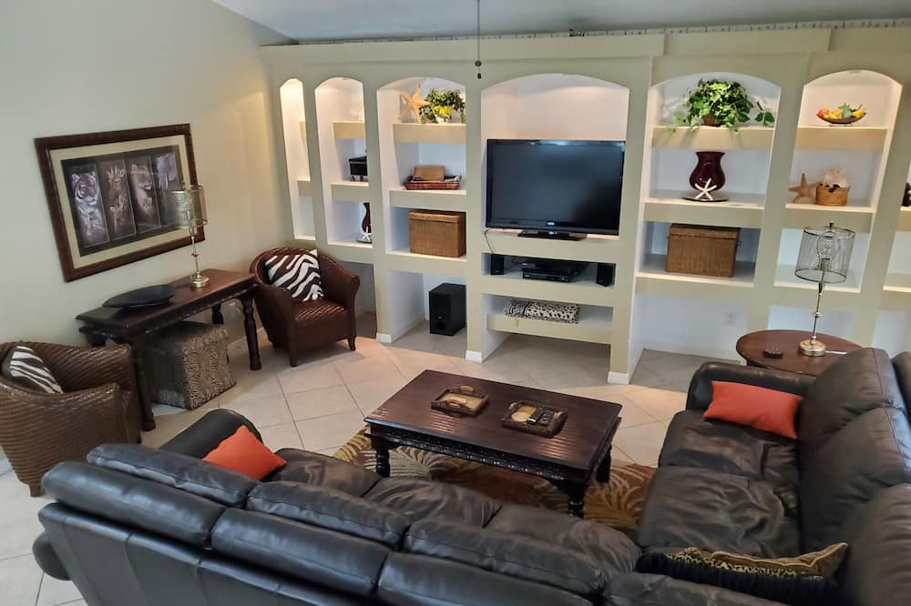 Photo of Livingroom in Lely Golf Estates