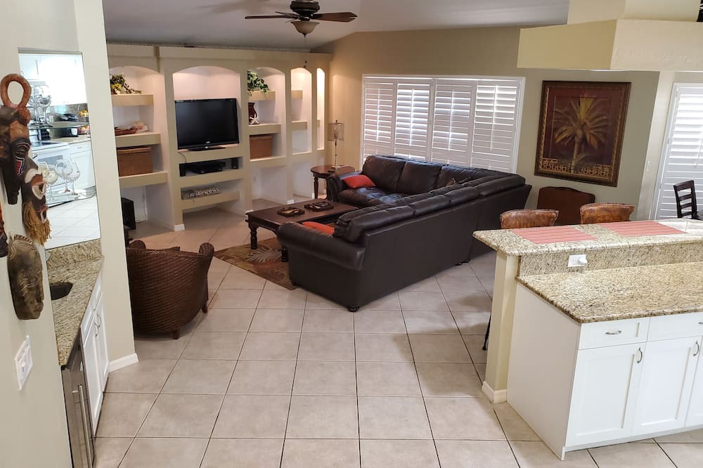 Photo of Livingroom in Lely Golf Estates