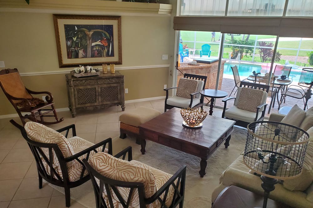 Photo of Livingroom in Lely Golf Estates