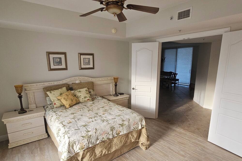 Photo of Bedroom in Isles of Capri