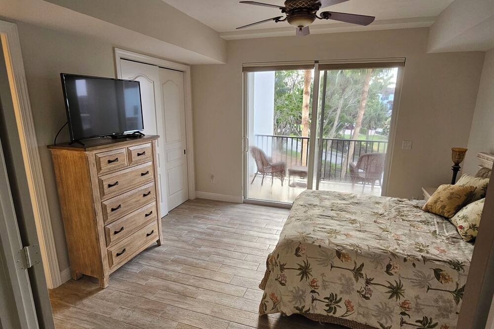 Photo of Bedroom in Isles of Capri