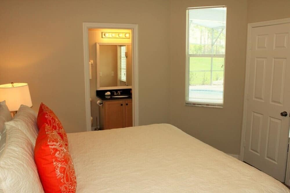 Photo of Bedroom in Florida Pines