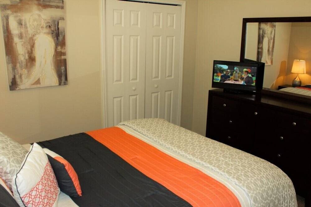 Photo of Bedroom in Florida Pines