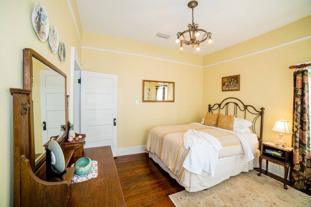 Photo of Bedroom in Seminole Heights