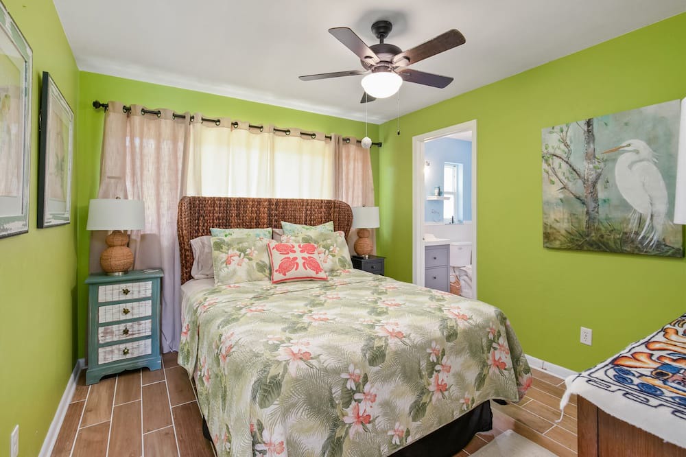 Photo of Bedroom in Yacht Club
