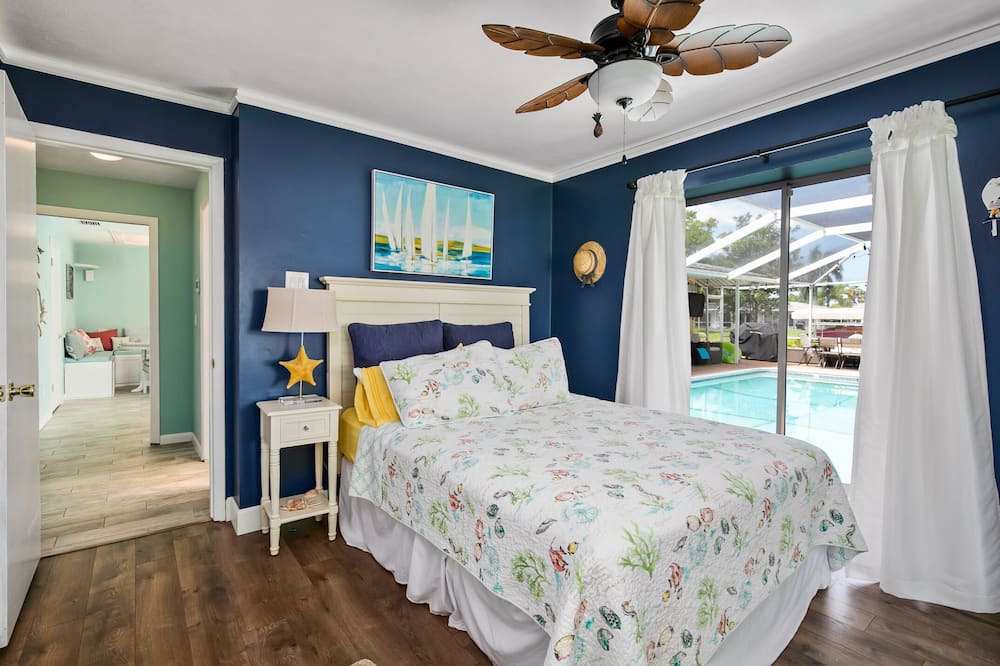 Photo of Bedroom in Yacht Club