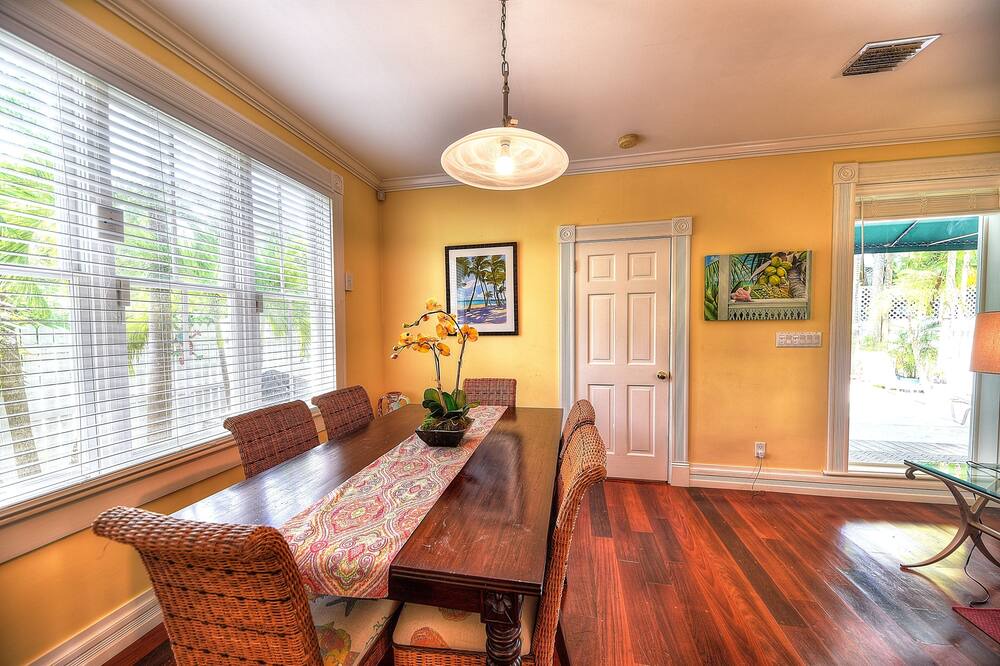 Photo of Kitchen in White St. Gallery