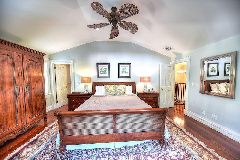 Photo of Bedroom in White St. Gallery