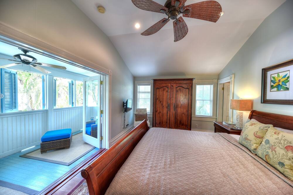 Photo of Bedroom in White St. Gallery