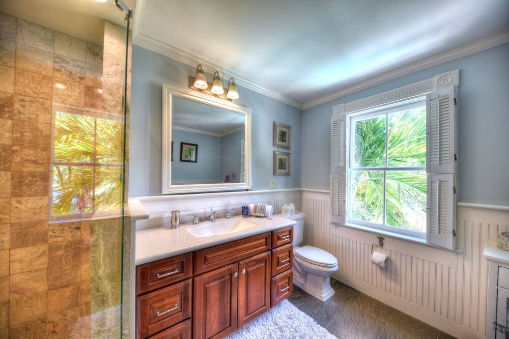 Photo of Bathroom in White St. Gallery