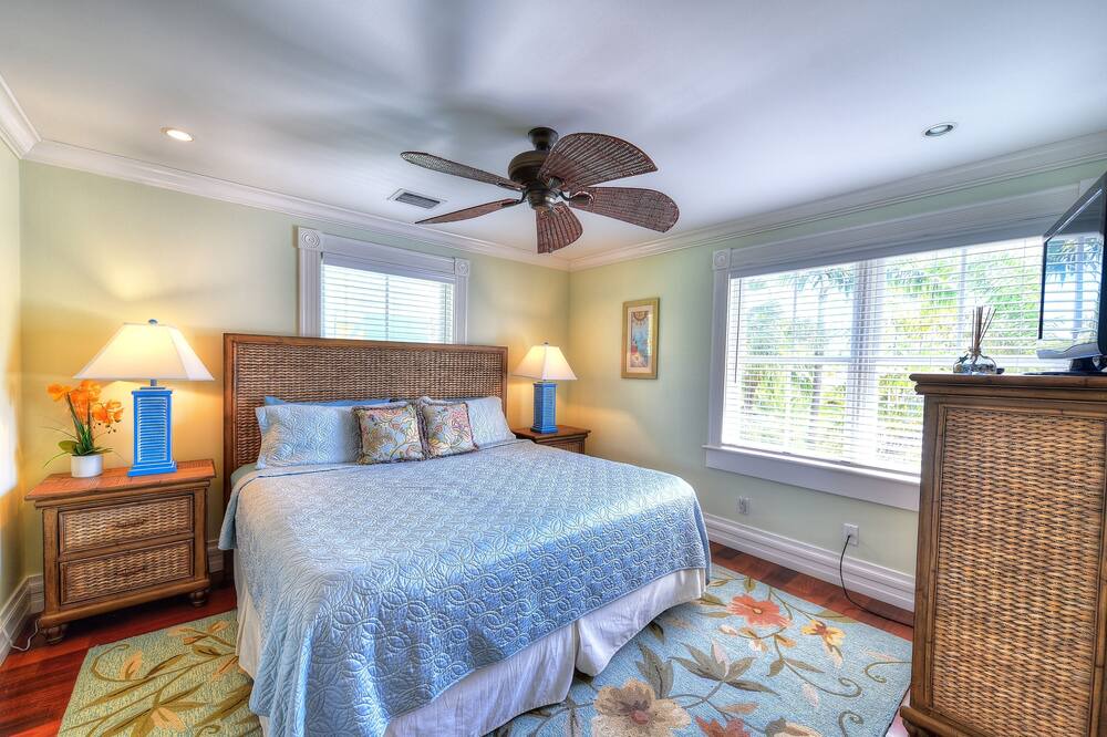 Photo of Bedroom in White St. Gallery