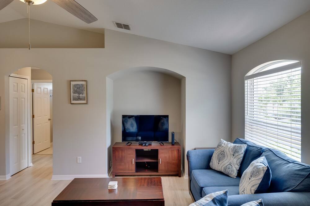 Photo of Livingroom in DeLand