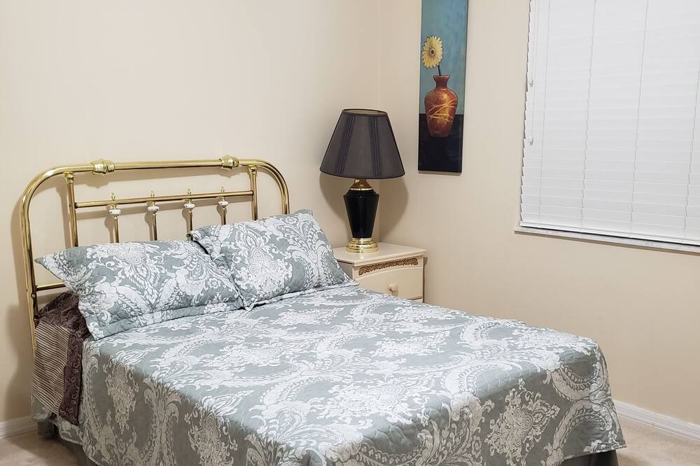 Photo of Bedroom in Meadow Pointe