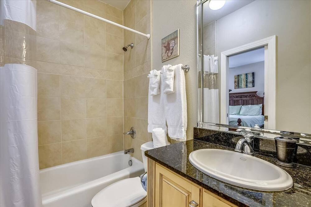 Photo of Bathroom in Plantation