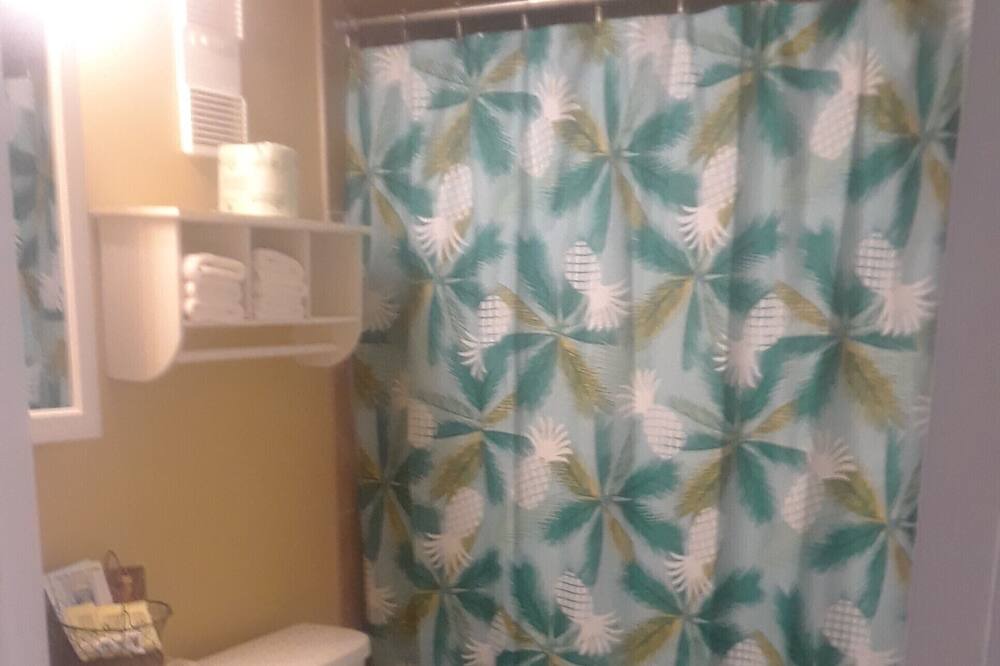 Photo of Bathroom in Lenox Park