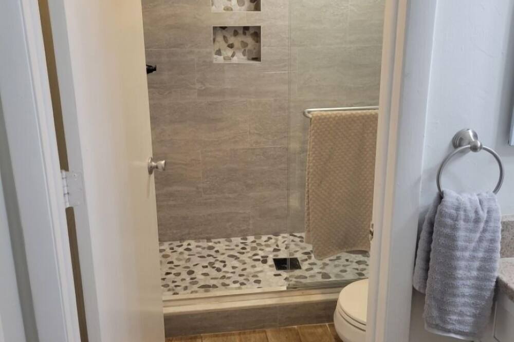 Photo of Bathroom in Kings Lake