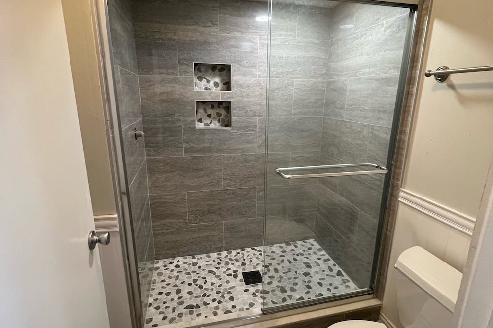 Photo of Bathroom in Kings Lake