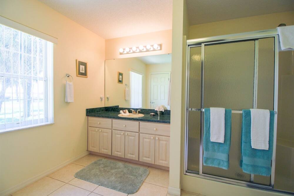 Photo of Bathroom in Hernando