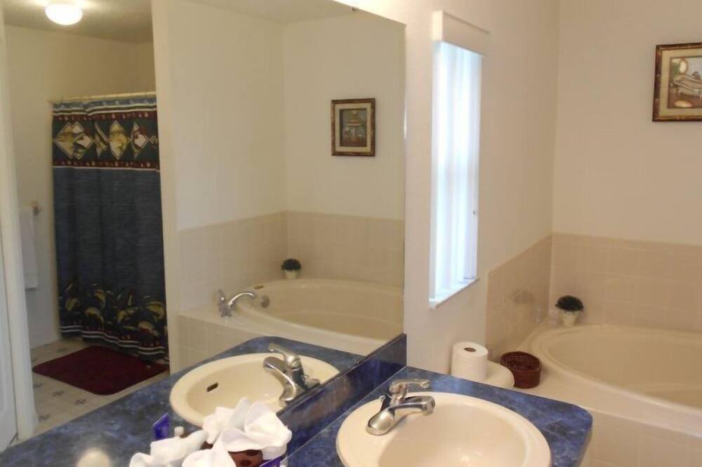 Photo of Bathroom in Hernando