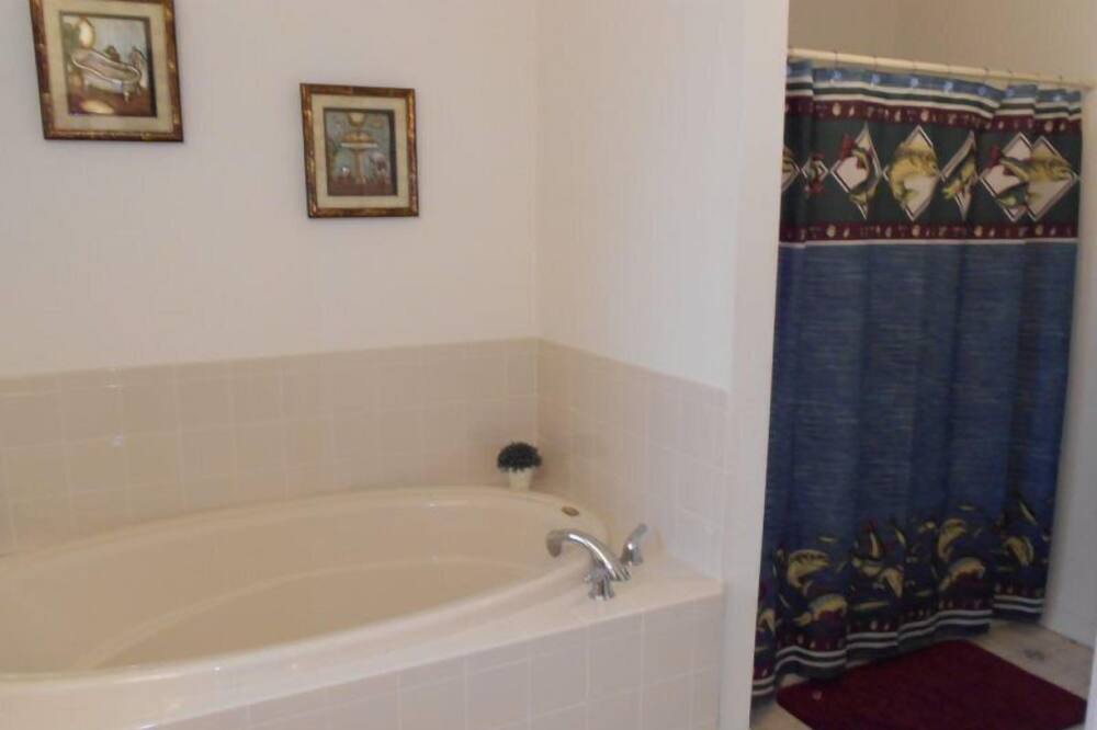 Photo of Bathroom in Hernando